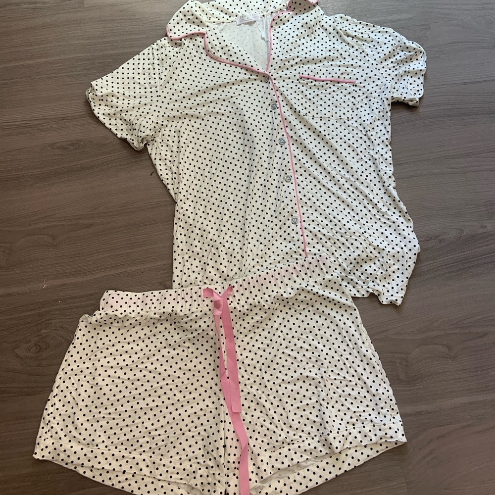 Ekouaer polka dot Pajama set. M.